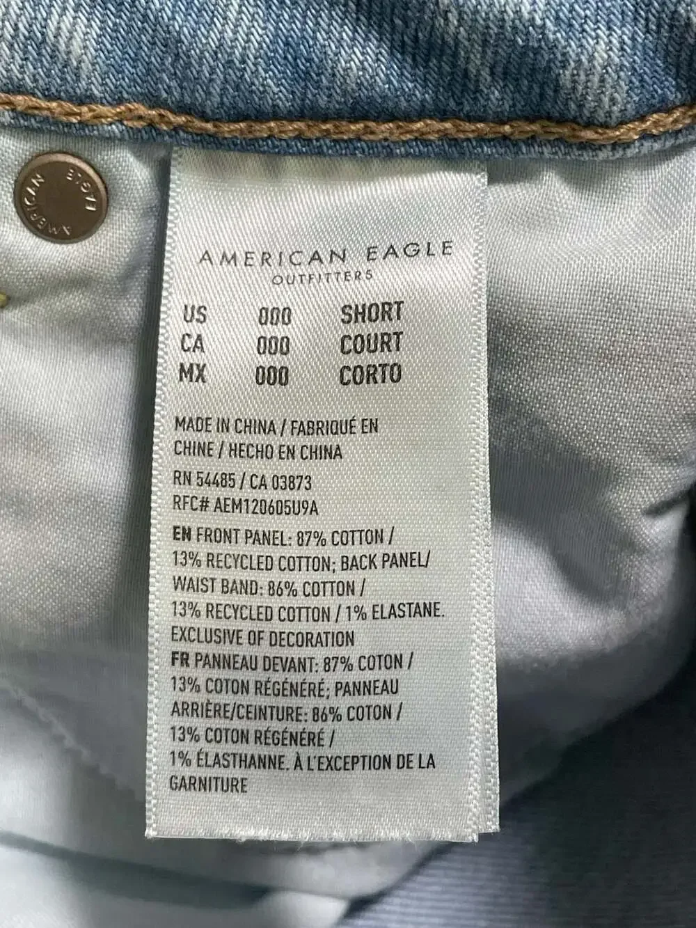 American Eagle Outfitters Light Wash High Rise Mom Jean Size 000 Short